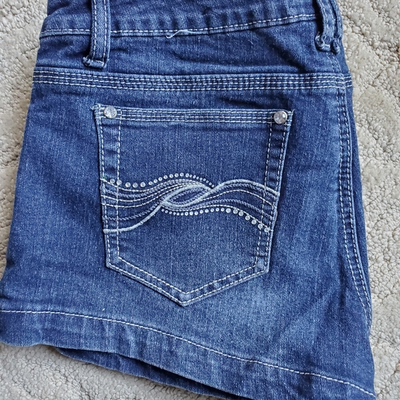 Eighty Eight Jean Shorts, Size 11 - Picture 3 of 4
